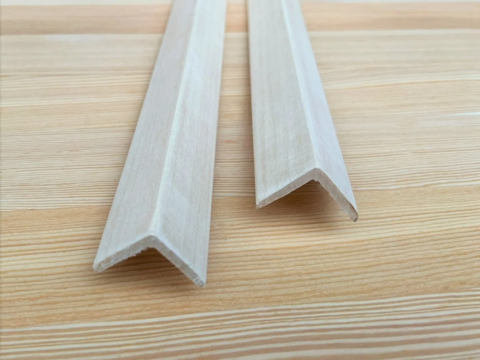 Уголок из осины 30 x 30 x 3000 мм, класс Экстра