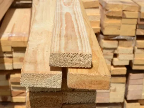 Обрезная рейка из сосны и ели 25 x 50 x 2000 мм, 1 сорт, ГОСТ